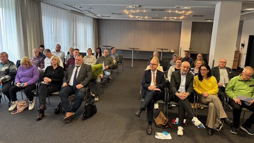 Ehrengäste und Mitglieder bei der Festveranstaltung in Dresden